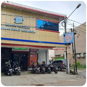 Exterior view of Klinik Rumah Sehat Keluarga